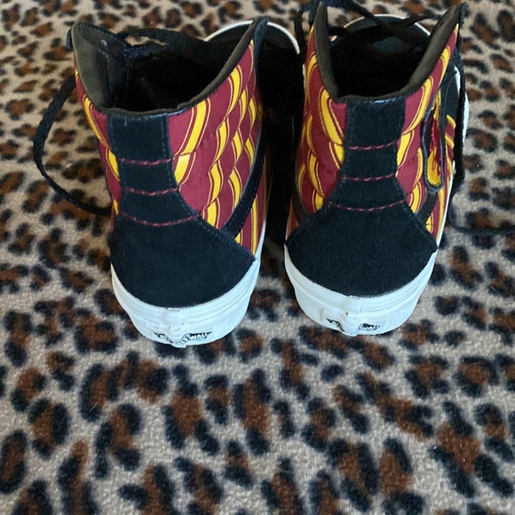 VANS SK8-HI Harry Potter Gryffindor, Mens- 4/ Womens 5.5 - Picture 3 of 4